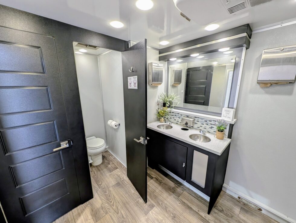 Ten Station Luxury Restroom Trailer