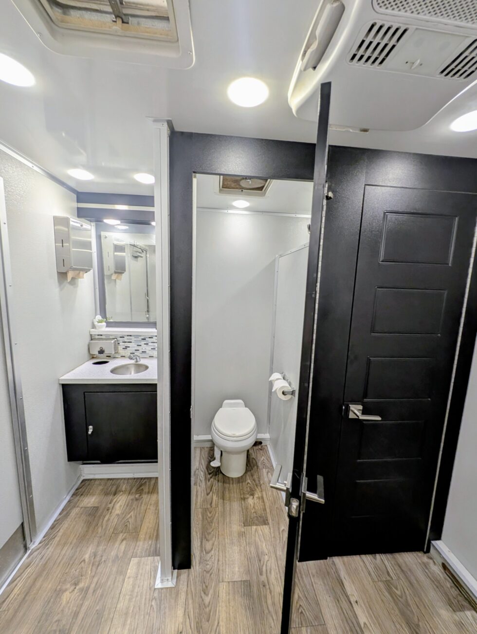 Ten Station Luxury Restroom Trailer
